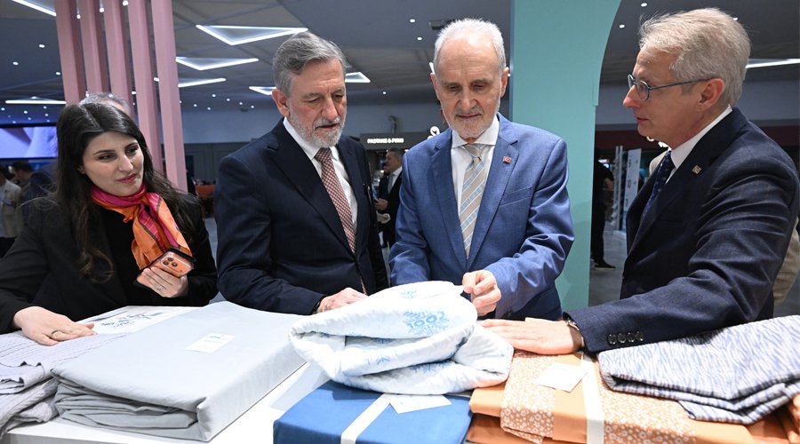 HOMETEX Ziyaretçilerini Ağırlamaya Devam Ediyor